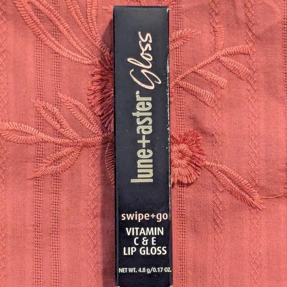 Vlogger Lune + Aster Vitamin C & E Lip Gloss - New With Box - Picture 7 of 13